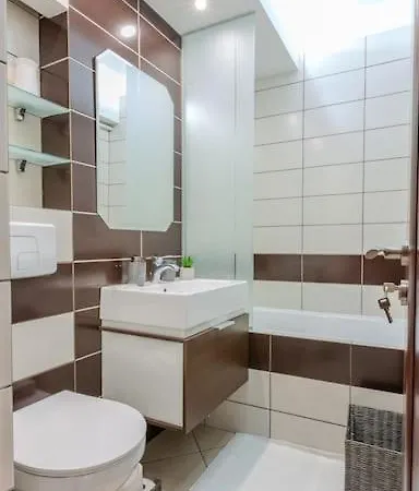 Kronstadt - Gara Apartment