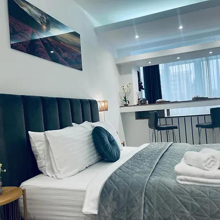 Kronstadt - Gara Apartment