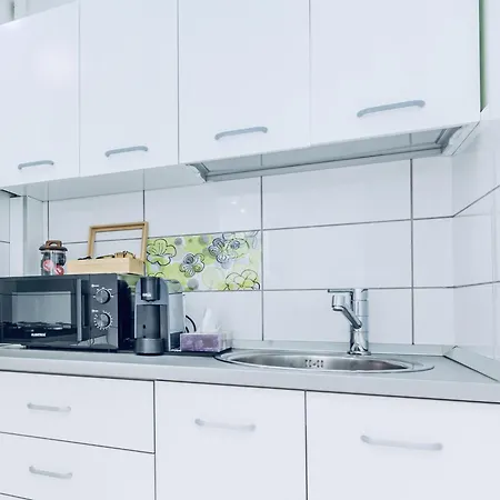Kronstadt - Gara Apartment