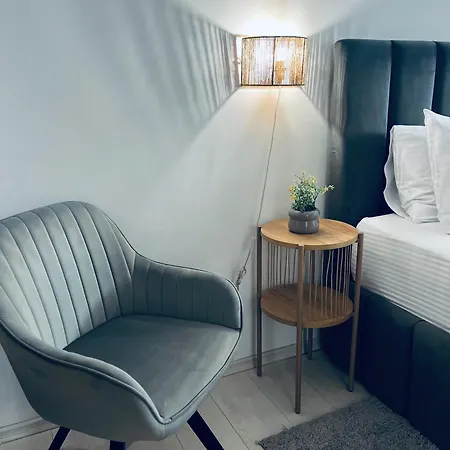 Kronstadt - Gara Apartment