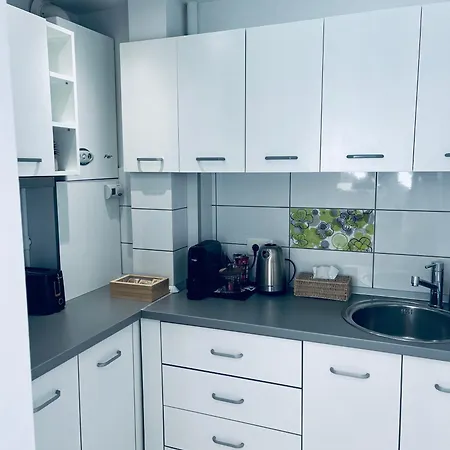 Kronstadt - Gara Apartment
